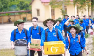 Cảm động màu áo xanh tình nguyện sống vì cộng đồng