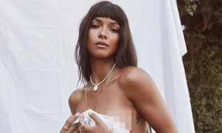 Thiên thần nội y cao 1m84 táo bạo che ngực với ren xuyên thấu