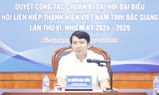 Bí thư Trung ương Đoàn Nguyễn Ngọc Lương duyệt Đại hội Hội LHTN tỉnh Bắc Giang 