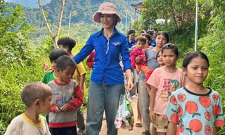 Ngược non ngàn tặng nụ cười cho các em nhỏ 