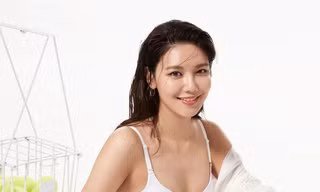 Nữ ca sĩ xứ Hàn gợi cảm ngất ngây trong loạt ảnh nội y 