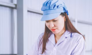 Chị Trần Thị Hồng Thắm vinh dự được T.Ư Đoàn TNCS Hồ Chí Minh trao Giải thưởng Lương Định Của năm 2023