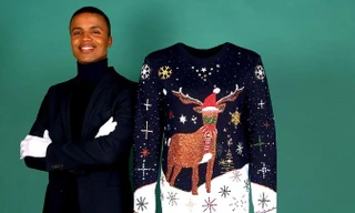 Chàng trai bán áo len Giáng sinh đắt nhất thế giới ủng hộ dịch vụ y tế 