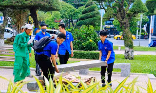 Độc đáo ghế đá bê tông từ rác thải nhựa ở phố biển Nha Trang