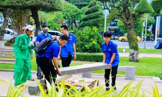 Độc đáo ghế đá bê tông từ rác thải nhựa ở phố biển Nha Trang