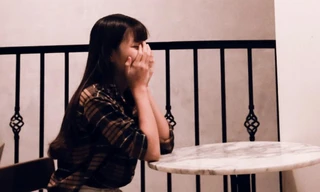 Nữ sinh ấm ức phát khóc vì phải 'gánh' bài tập nhóm một mình