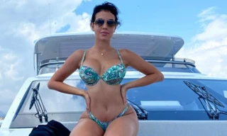 Bạn gái Ronaldo mặc bikini tôn ba vòng nảy nở