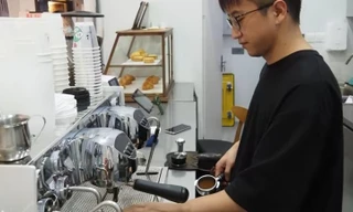 'Cơn sốt' người trẻ tự mở tiệm ở thành phố có nhiều quán cà phê nhất thế giới