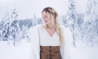 'Nữ hoàng băng giá' Thụy Điển rời phố về làng sống gần gũi với thiên nhiên