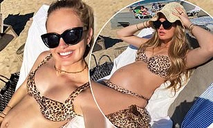 Thiên thần nội y Romee Strijd mặc bikini khoe bụng bầu