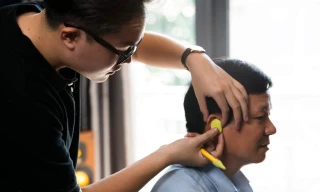 Lưu Hải bên sản phẩm tai nghe custom