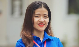 Nữ đảng viên trẻ trong màu áo xanh tình nguyện