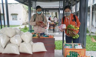 Phiên chợ 0 đồng giúp sinh viên khó khăn trong mùa dịch