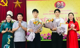 Trường THPT Nguyễn Trãi (Hà Nội) tổ chức Lễ kết nạp đảng viên cho hai học sinh lớp 12