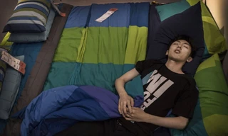 Tranh cãi trào lưu Gen Z nằm dài trên giường cả ngày