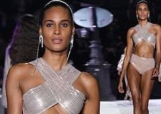 Siêu mẫu Pháp cao 1m82 cuốn hút trong show nội y 