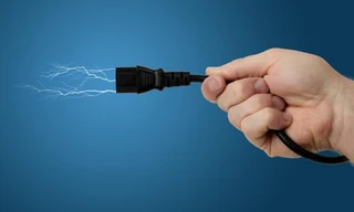 Nam sinh lớp 10 bị điện giật tử vong trong đêm