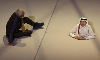 Chàng trai chỉ có nửa thân trên xuất hiện trong lễ khai mạc World Cup