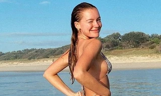 Dáng thon nuột nà đầy sức sống của 'chân dài' Georgia Gibbs