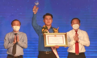 Chàng trai 18 tuổi đam mê thiện nguyện, là thủ khoa, công dân trẻ tiêu biểu TPHCM năm 2021