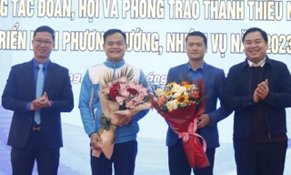 Anh Bùi Văn Hoàng (thứ 2) và anh Hoàng Văn Quân (thứ 3 từ trái sáng) được hiệp thương cử làm Phó Chủ tịch Hội LHTN tỉnh Bắc Giang