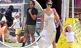 Mỹ nhân Nga Irina Shayk đưa con đi chơi cùng người yêu tin đồn