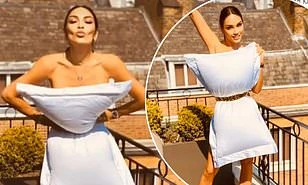 Vợ kém 31 tuổi của tỉ phú 70 Duncan Bannatyne táo bạo che thân bằng gối