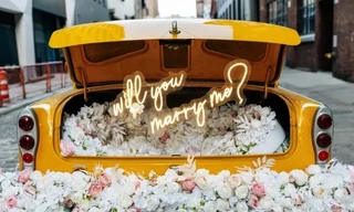 Chi 25 triệu đồng để cầu hôn bên chiếc xe vàng 'hot' nhất New York