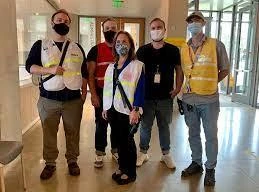 Bốn anh em ruột cùng mẹ tình nguyện làm việc ở tuyến đầu chống dịch 