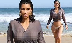 Kim Kardashian thả dáng bốc lửa trên biển Malibu