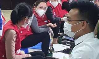 Đội mưa và giá lạnh, gần 1.000 bạn trẻ tham gia ngày hội Chủ nhật Đỏ tại Thanh Hóa