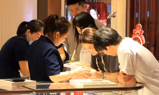 Giới trẻ Trung Quốc thuê vàng cưới 