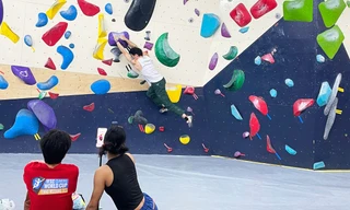 Giới trẻ Trung Quốc đua nhau ‘thiền trên tường’ 