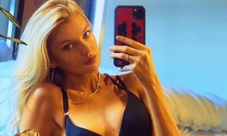 Thiên thần nội y Stella Maxwell thả dáng thon gợi cảm