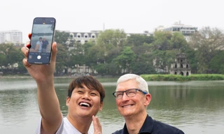 Chàng trai Việt dẫn Tim Cook đi dạo Hồ Gươm là ai?