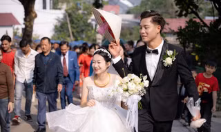 Cô gái Hà Nội cao 1m49 yêu chàng 1m83, ngày cưới khiến quan khách bật cười
