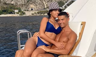 Ảnh tình tứ của Ronaldo và bạn gái gợi cảm hút triệu lượt 'thả tim'