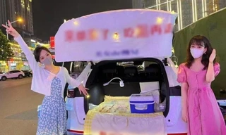 Người trẻ Trung Quốc bỏ văn phòng đi bán hàng rong 