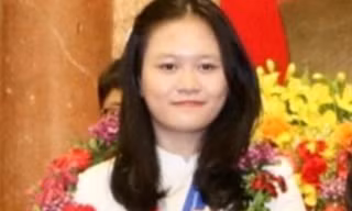 Nguyễn Lê Thảo Anh nhận Huân chương Lao động hạng Nhì do Chủ tịch nước Nguyễn Xuân Phúc trao tặng ẢNH: NVCC 