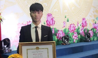 Từng phải nghỉ học đi làm để có tiền học tiếp, nam sinh nghèo viết tiếp ước mơ đến trường