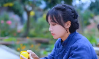 ‘Tiên nữ đồng quê’ Lý Tử Thất tiết lộ chưa có nhà có xe, thích cuộc sống bình dị 