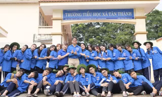 'Ba cùng' đổi thay vùng đất khó - Bài 1: 'Áo xanh' về làng