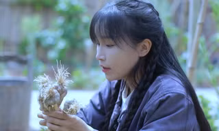 Clip 'tiên nữ đồng quê' Lý Tử Thất tự trồng chế biến các món với tỏi hút triệu view