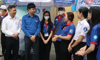 Bí thư T.Ư Đoàn Nguyễn Minh Triết thăm đội hình Tiếp sức mùa thi tại TPHCM