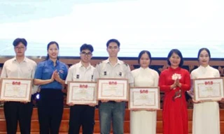 Bắc Giang tuyên dương 14 nhà giáo trẻ tiêu biểu.