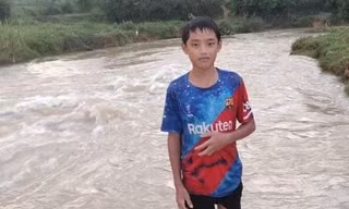 Nam sinh lớp 7 cứu bé gái bị nước cuốn trôi