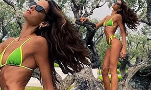 Izabel Goulart đăng ảnh bikini tôn chân dài 'cực phẩm'