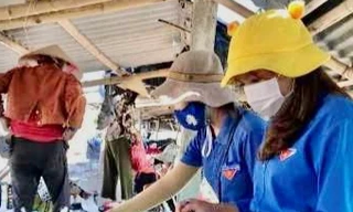 Thanh niên tình nguyện hỗ trợ F0 là người yếu thế