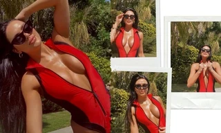 Kelsie Jean Smeby tung ảnh nóng bỏng khi tự cách ly tại nhà