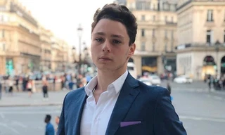 Con trai tỉ phú Nga ở nhà thuê, đi tàu điện ngầm